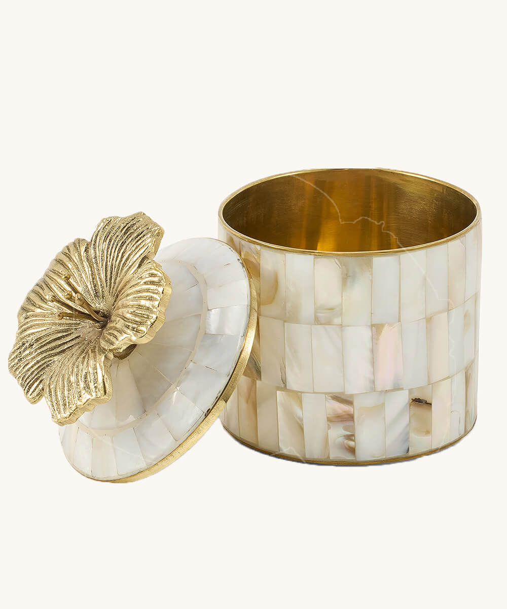 Hailey-Hibiscus-Shell-Circus-Box-Doing-Goods-1.20.21.036.002.5-White-Detail-off-white-web