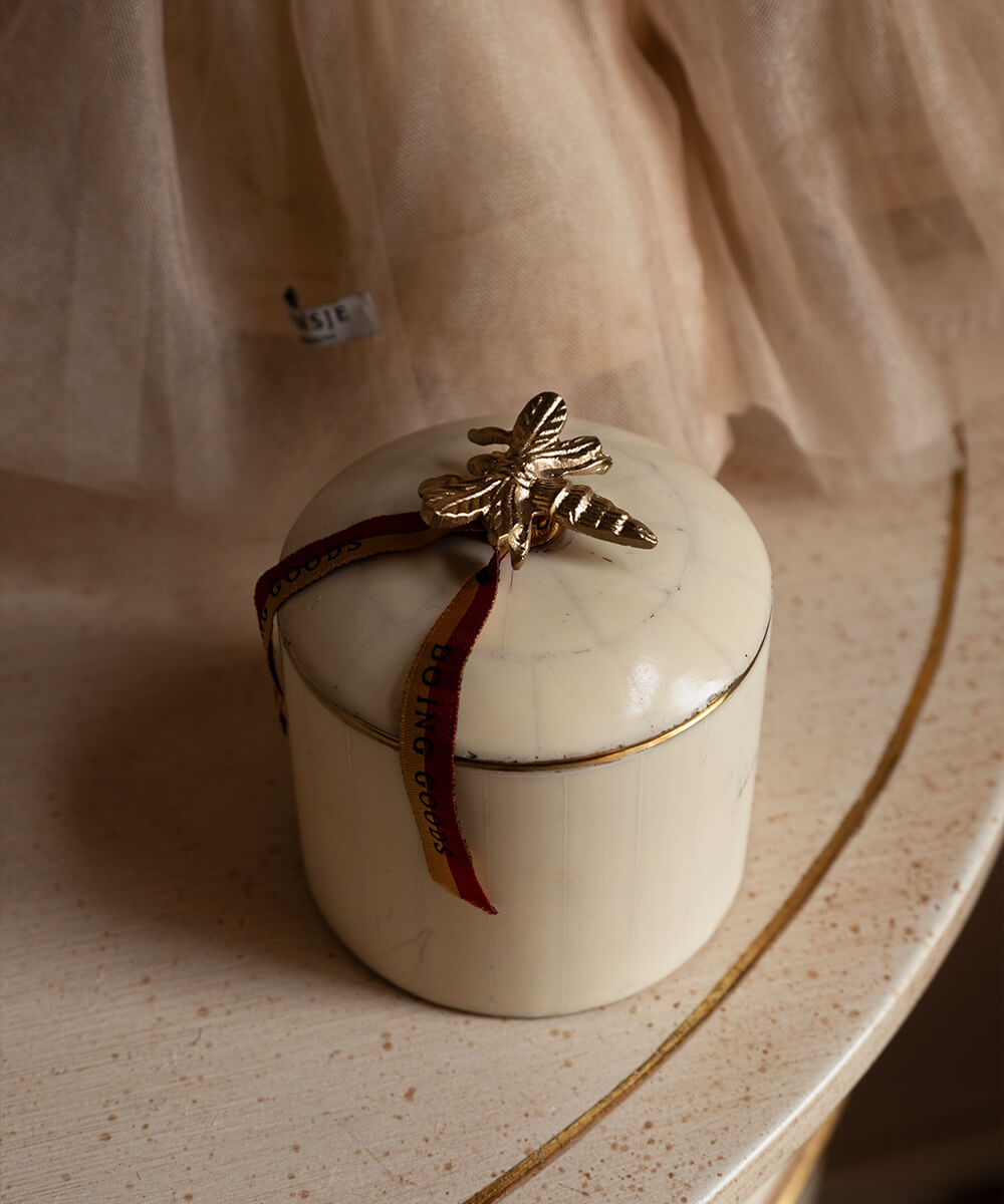 queen-bee-circus-box-doing-goods-1.20.21.014.002-web